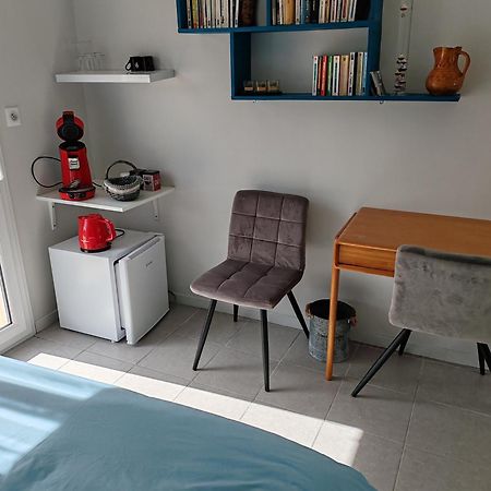 La Revetizon Bed and Breakfast Saint-Pierre-d'Amilly Εξωτερικό φωτογραφία